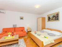 Apartments and Room Sun & Sea Hotels in Podgora