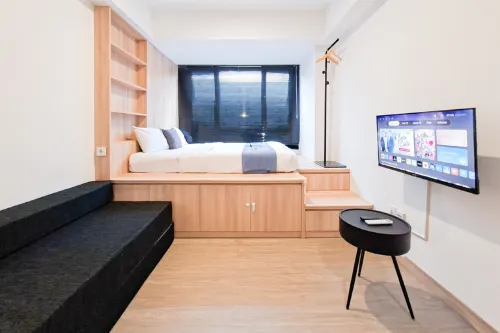 Modern and Bright Studio Apartment Collins Boulevard By Travelio