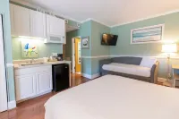Palm Suites Trademark Collection by Wyndham - Rooftop Pools