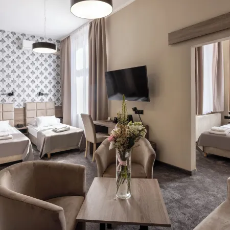 Hotel Maksymilian Отели рядом с достопримечательностью «Новая галерея»