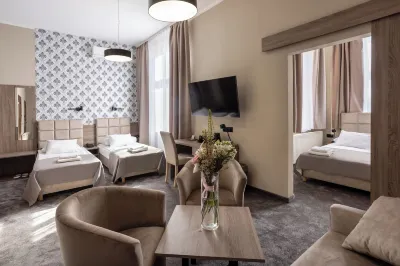 Hotel Maksymilian Hotels near Nova Gallery