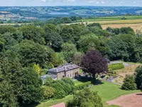 Cilrhiw Country House - Princes Gate - Hot Tub