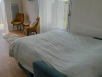 Studio en Front de mer Avec Jardin et Parking. Animal de Compagnie Accepté Hotels in Ouistreham