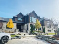 Blue Mountain Chalet w/ Hot Tub • 5 Min to Village & Skiing • Near Georgian Bay
