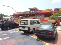 Galaxy Inn - parking