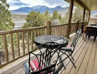 Riverside Lodge: Wildlife Watching, Fishing, Hiking from the House. Next to Ynp! - 4성급