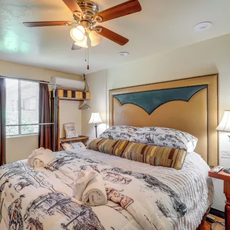 Hike, Shop & Relax: Tucson Home w/ Swim Spa Access