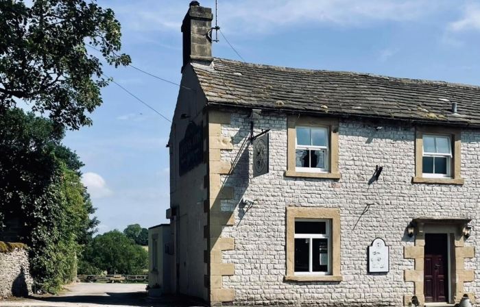 Cosy Apartment above Village Pub
