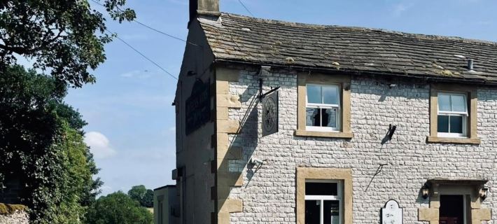 Cosy Apartment above Village Pub バクストンのホテル