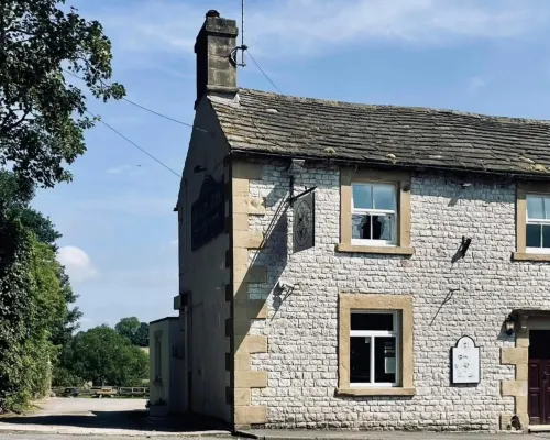 Cosy Apartment above Village Pub Hotels in Buxton