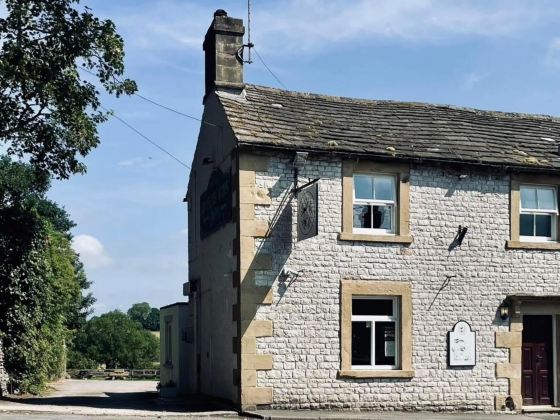 Cosy Apartment above Village Pub