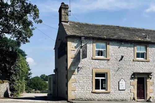 Cosy Apartment above Village Pub