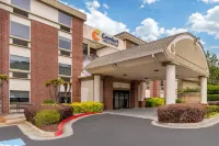 Comfort Inn & Suites Suwanee - Sugarloaf
