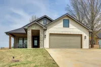 Steps From the Water! Grand Lake Getaway w/ Patio - de charme