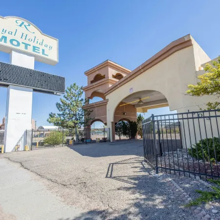 Royal Holiday Motel by Belvilla Gallup I-40