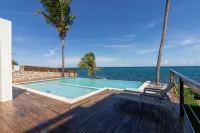 Blue Serenity Oceanfront Penthouse Tower Isle