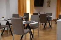 Palace Eight - Suites & Spa - Aamiainen