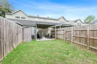 Oaks Cottages Modern 2BR Retreat