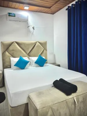 Jay Lux Apartments Negombo