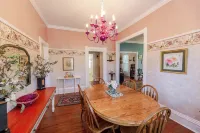 Cozy Cottage Near Town & Nature — Great for Long Stays