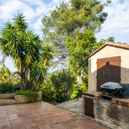 Villa in Hyeres Near Beach & Pool