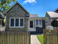 Charming 2 Bedroom with in Home Gym - Bungalows