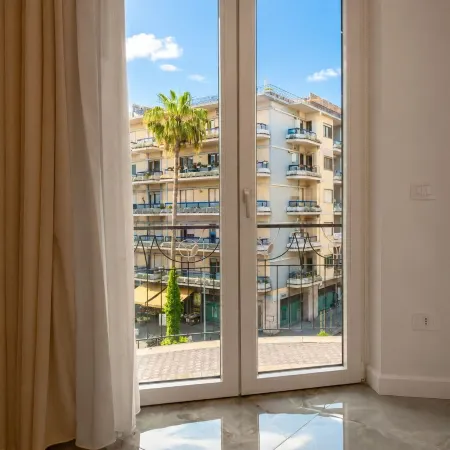 Lena Suites Sorrento Отели рядом с достопримечательностью «Пьяцца Лауро»