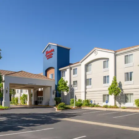 Hampton Inn & Suites Redding