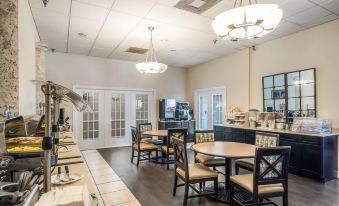 Clarion Inn & Suites Central Clearwater Beach
