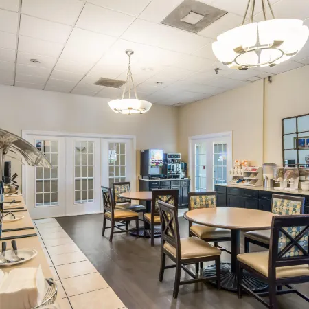 Clarion Inn & Suites Central Clearwater Beach
