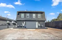 Modern 2BR Home With King Beds Near Downtown