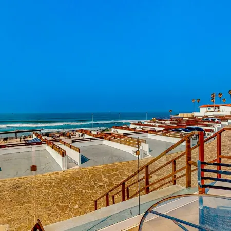 Dog-Friendly Suite with Kitchenette, Heated Outdoor Pool, Hot Tub, Terrace, AC
