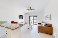 Dog-Friendly Suite with Hot Tub, Kitchenette, Heated Outdoor Pool, Private Patio - 2-Star