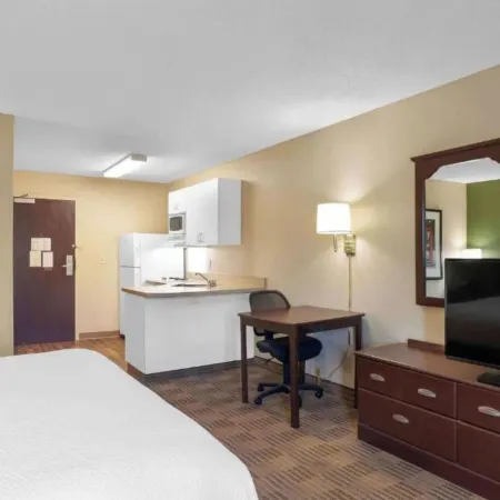 Motel 6 Suites Rochester Greece, NY