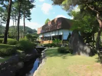 Chereville Spa Tourist Hotel Hotel berhampiran Stesen Obin