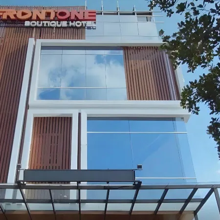 Front One Boutique Tugu Muda Semarang