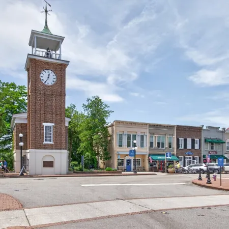 River Room Getaway On Front Street - Suite C 1 Bedroom Apts
