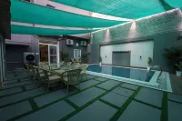 Lotus feet inn - Pools