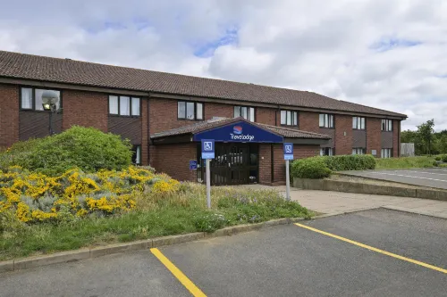 Travelodge Huntingdon Fenstanton - parking