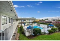 Motel 6 College Station, TX - Bryan - piscina