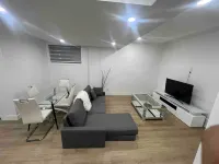 Magnificent Brand New luxurious Basement 2BR, NW - โฮมสเตย์