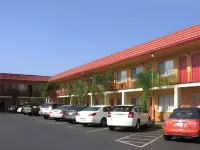 Travelodge by Wyndham El Cajon - parking