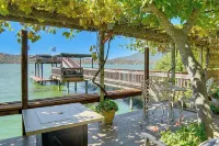 Shared Boat Dock at Clear Lake Couples Retreat - 2-stjärniga