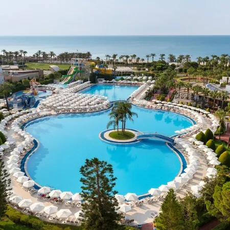 Miracle Resort Hotel Отели рядом с достопримечательностью «Пляж Кадрие»
