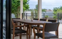 5BR Luxe Retreat in Runaway Bay Private Pool Beach Access - Villas