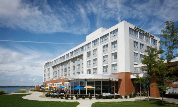 Courtyard Erie Bayfront