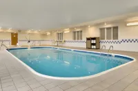 Fairfield Inn & Suites Minneapolis Bloomington/Mall of America - piscina