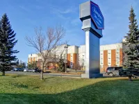 Hampton Inn & Suites by Hilton Calgary-Airport Hotels near Bow river Riverfront
