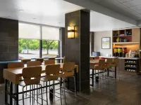 Home2 Suites by Hilton Indianapolis Keystone Crossing - ペット同伴可