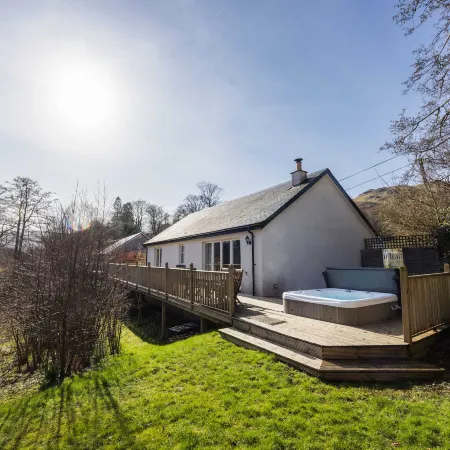 Ghillie's Cottage on the River Lochay キリンのホテル